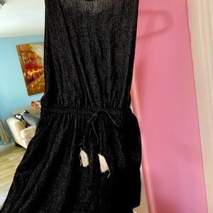 Sleeveless romper with pockets